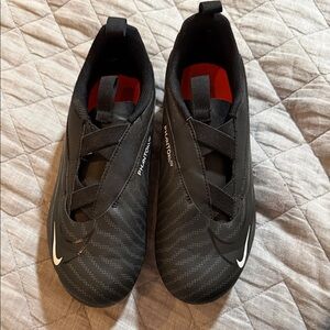 Nike Phantom 6Y Black cleats
